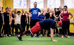 Mitä on Breakdance? Näin sen kertoo maailman kärkinimi | Mikä sinua  liikuttaa?