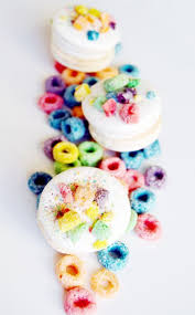 Cereal Macarons With Cereal Milk Frosting Fruit Loops Cereal Macarons Cereal Dessert Macaron Recipe Macaron Cookies
