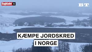 150 till 200 människor har evakuerats och flera har förts till sjukhus. 4izckxbdnmt5km