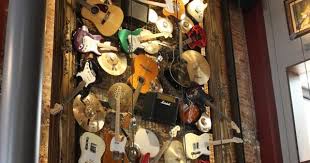Hard Rock Cafe Bruxelles La Parisienne Du Nord Music Themed Bedroom Music Store Design Rock Decor