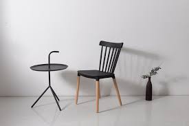 Cadeira Ellen Windsor Preta Polipropileno Base Madeira