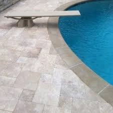 Carrelage Silk Antique En Travertin Adoucie Pour Terrasse Piscine Travertin Dalles Terrasse Exterieur Carrelage Travertin