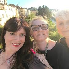 Pontremoli 17 luglio 2025 Premio "La via dei libri" Cerimonia di  premiazione straordinariamente partecipata. La cultura ci mantiene umani.  #elisabettapetrolatipoesia #poesiainternazionale #poesiaicivile  #poesiacontemporanea #cultura