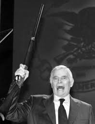 El Alzheimer derrota a Charlton Heston, el rostro épico del Hollywood  clásico