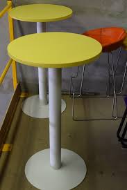 Blocage manuel et anneau antoglissant pour pluis de sécurité des pieds. Table Haute Ronde Bureau Fute