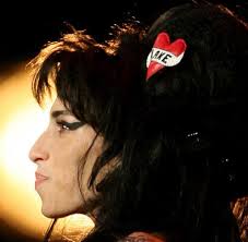 Pete doherty has moved into amy winehouse'sthe libertines' comeback, a source told the daily star. Pete Doherty Welt