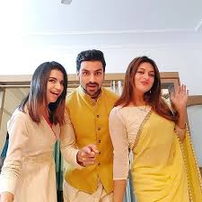 4,479,758 likes · 54,776 talking about this. Divyanka Tripathi Posing With Family On Diwali