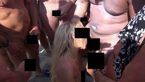 Thérèse, splendide milf amatrice de naturisme, nous conduit sur la plage libertine du cap d'agde. Nos Vacances Libertines Et Naturiste Au Cap D Agde Location Plage Clubs