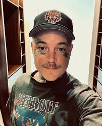 Happy 39th Birthday to Ahren Stringer (Ex-The Amity Affliction) 🥳