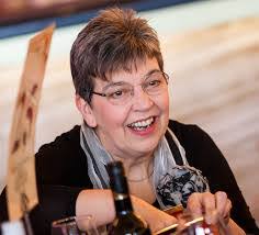 Juliet Weston's Instagram, Twitter & Facebook