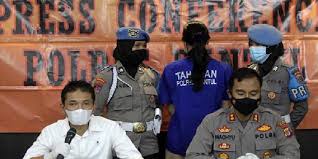 Anak bandiman dinyatakan tewas setelah menyantap sate yang mengandung racun jenis c. 2o49gyauccyrxm