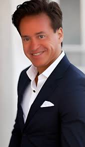 Marc Menowitz's Instagram, Twitter & Facebook