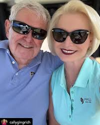 What my 6 hour round trip commute looks like at 5am as a single mom of 3.  🤦🏻‍♀️ I think I'm the only one who's carries a king sized pillow to work