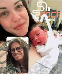 Steven Tyler with new Born grandson and daughter Mia on video call .   #Beautifulmoment #rocknroll #RockAndRoll #thebest #usa #rockmania #rockstar  #USAToday #rockband #rockmusic #Trending #music #rock
