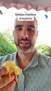 Gâteau moelleux à la pêche 🔸250g de yaourt grec ou skyr 🔸40g de maizena  🔸4 oeufs 🔸60g d’édulcorant (Stevia) 🔸2 peches Four 45 à 50 min à 180  degrés #recette #gateau #collation #proteine