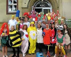 Ich suche ein kostüm für die motto woche zum thema kindheitshelden für mädchen.allerdings sollte man das kostüm gut selber machen können. Was Soll Ich Zum Motto Kindheitsheld Anziehen Mottowoche