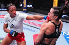 Joselyne Edwards shocks Norma Dumont at UFC Vegas 116!