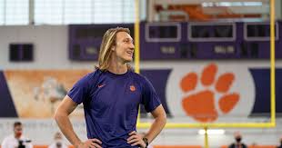 Самые новые твиты от trevor lawrence (@trevorlawrencee): Trevor Lawrence Getting Married Over The Weekend To Longtime Girlfriend