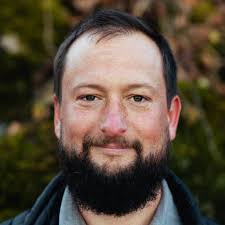 Can anyone tell me what that game is called please that I keep seeing  people play in the line where they put their phone