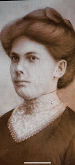 In front of the Wall House with my sister Margaret her husband and daughter  and my mother in 1984