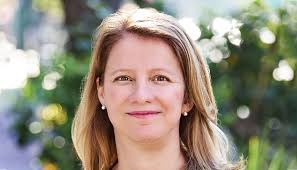 Maria Fernanda Mora looks for life