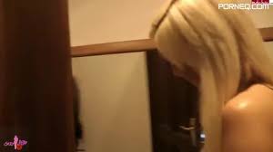 Junge schlanke blonde exfreundin maturbiert und wird dann nass gefickt. Amystarr Besoffene Partyschlampe Hart In Arsch Und Fotze Gefickt