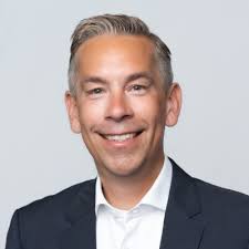 Einmal im Jahr ehren wir Mitarbeitende mit dem "TARGOBANK Award". Der ist… 