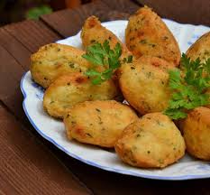 Um dos melhores aperitivos de bar e também para servir em festas. Bolinhos Pasteis De Bacalhau Receitas E Menus C