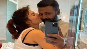 Jacqueline Fernandez News: Jacqueline Fernandez's photos with Sukesh  Chandrashekhar go viral, actress requests privacy - The Economic Times  Video | ET Now