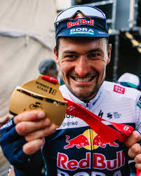 Well done @nicodenz, well done team 🤩 Let's keep fighting until the end 💪  ______ 📸 @friesoooooo #redbullborahansgrohe #rbh #rbhprocycling  #giroditalia