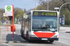 The eighth avenue line is a public transit line in manhattan, new york city, running mostly along eighth avenue from lower manhattan to harlem. Hamburg 19 04 2012 Metrobuslinie 20 Nach Bahnhof Altona An Der Haltestelle S Bahnhof Rubenkamp Bus Bild De