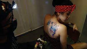 Inspirasi untuk motif tato terbaru adalah tato pelaut tua. Tato Itu Keren Bro Bukan Kriminal Cewek Cantik Ini Membuktikannya