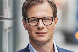 Danske must regain trust and take climate lead to achieve new strategy  targets, says pension fund