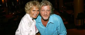 Patrick sébastien, né patrick boutot, passe toute son enfance à juillac en corrèze. Patrick Sebastien Les Annees Bonheur Qui Est Denise Sa Maman De La Nuit Et Plus Intime Confidente Depuis 30 Ans Gala