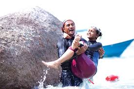 Devastated and unable to accept the truth, harris` friend kamar, who has been in love with alya since before, decides to take over harris` place and marries alya. Love Triangle With A Twist