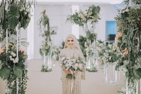 Aplikasi desain baju apa sajakah yang direkomendasikan. Asky Febrianti Wedding Dress Attire In Jakarta Bridestory Com