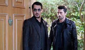 Hemen üye ol, cepte, tablette, bilgisayarda, istediğin zaman, istediğin yerde exxen.com, google play, appgallery, apple store, apple tv ve android tv'den izlemeye. Olagan Supheliler Dizisinin Fragmani Bile Soze Gerek Birakmiyor