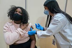 Vaccine này dựa trên hướng dẫn di truyền của ncov để xây dựng protein đột biến. Covid 19 Má»¹ Váº¯t Nao Thu Hut NgÆ°á»i Tiem Vaccine