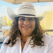 Recently, our interns went behind the scenes at J.Crew for an inside look  at the store experience. From visual storytelling to one-on-one customer  moments, they saw how our brand values come to… |