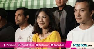 Nicholas schubring saputra (born 24 february 1984) is an indonesian actor and film producer. Tak Jadi Kekasih Dian Sastro Nicholas Saputra Sempat Ragu Terima Peran Bono