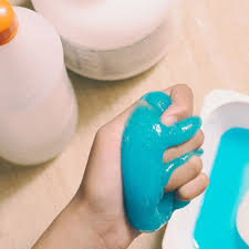 Cette pâte à malaxer gluante et élastique se trouve dans le commerce sous forme prête à l'emploi ou en c'est pourquoi l'anses et la dgccrf « attirent l'attention sur les risques liés au contact avec des produits toxiques, détournés de leur usage, lors de. Slime Les Mauvaises Recettes Degoulinent Sur Internet Conseils Ufc Que Choisir