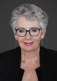 Karina Davidson's Instagram, Twitter & Facebook