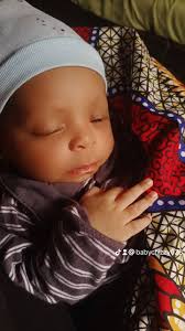 Guys is this normal Because my baby love to close one of her eyes and is  getting to much 🥺😩.