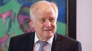 A member of the christian social union (csu). Nach Kritik Horst Seehofer Will Bei Schutz Von Journalisten Nachbessern