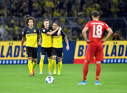 52 (11) 2015 inter mediolan: Bayern Bezradny W Meczu O Superpuchar Niemiec Sfrustrowany Lewandowski Z Zolta Kartka Pilka Nozna Sport Pl