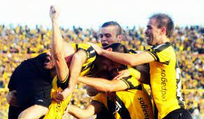 Con goles de zalayeta, macaluso, japo rodríguez y dos de aguiar, peñarol le ganó a nacional por la. Pin By Lucia On Club Atletico Penarol Wrestling Sports Sumo Wrestling