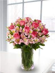 Alstroemeria Wedding Centerpieces Google Search Flower Arrangements Large Flower Arrangements Valentine S Day Flower Arrangements