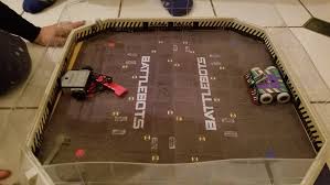 Únete y te regalamos un 10% dto. Only Cool Thing Left We Found At Toys R Us Toysrus Battlebots Toys R Us Battle Bots Cool Stuff