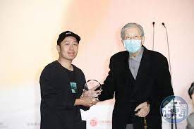 Sep 10, 2020 · 李長勳為了抹掉父親的前科與安紀部閔勇俊一幫壞人攜手合作，第一個對手就是金奉錫。 >> 2020年「韓劇選角順位」排行榜！ 金秀賢「1集2億」天價. Tuc8wi8yzehlsm