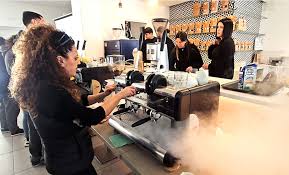 A ISCHIA IL CORSO DI FORMAZIONE CON CARMELA MARESCA, LA CAMPIONESSA  ITALIANA DI LATTE ART (video)